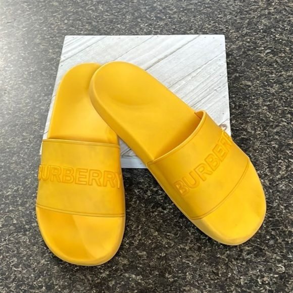 Burberry Other - Burberry Slides - Unisex